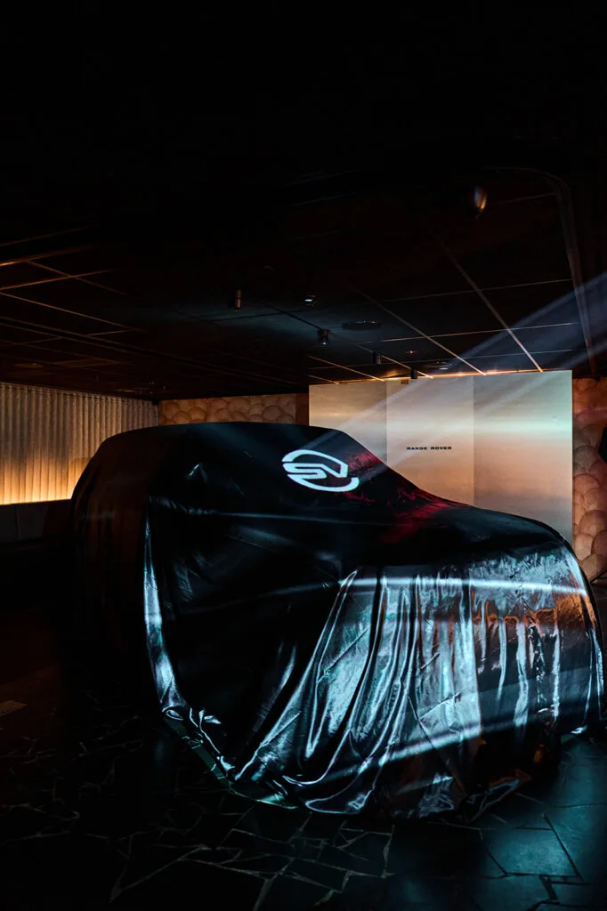 Jaguar Land Rover Australia | Range Rover SV Black – Dipped in Black